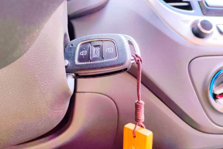 Used Hyundai Verna (new generation) 2016 1.4L Manual Cool Edition GLS Vehicle Key
