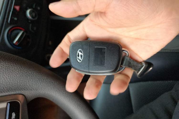 Used Hyundai Verna (new generation) 2016 1.4L Manual Cool Edition GLS Vehicle Key