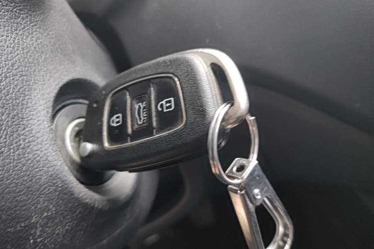 Used Hyundai Verna (new generation) 2016 1.4L Manual Cool Edition GLS Vehicle Key