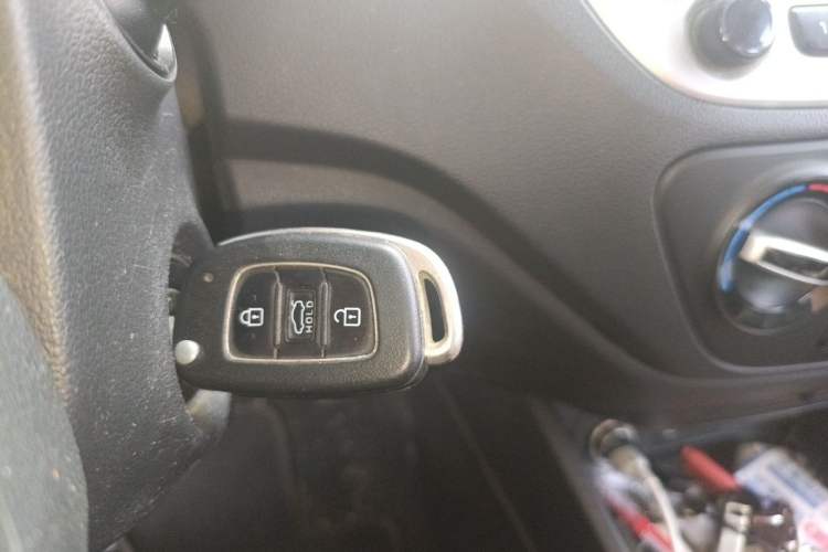 Used Hyundai Verna (new generation) 2016 1.4L Manual Cool Edition GLS Vehicle Key
