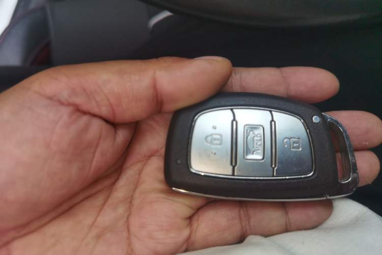 Used Hyundai Verna (new generation) 2016 1.4L Automatic Cool Edition GLS Vehicle Key