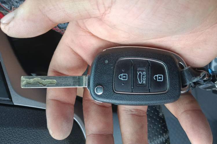 Used Hyundai Verna (new generation) 2016 1.4L Automatic Cool Edition GLS Vehicle Key