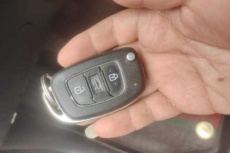 Used Hyundai Verna (new generation) 2016 1.4L Manual Cool Edition GLS Vehicle Key