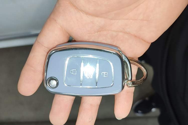 Used Hyundai Verna (new generation) 2016 1.4L Automatic Cool Edition GLS Vehicle Key