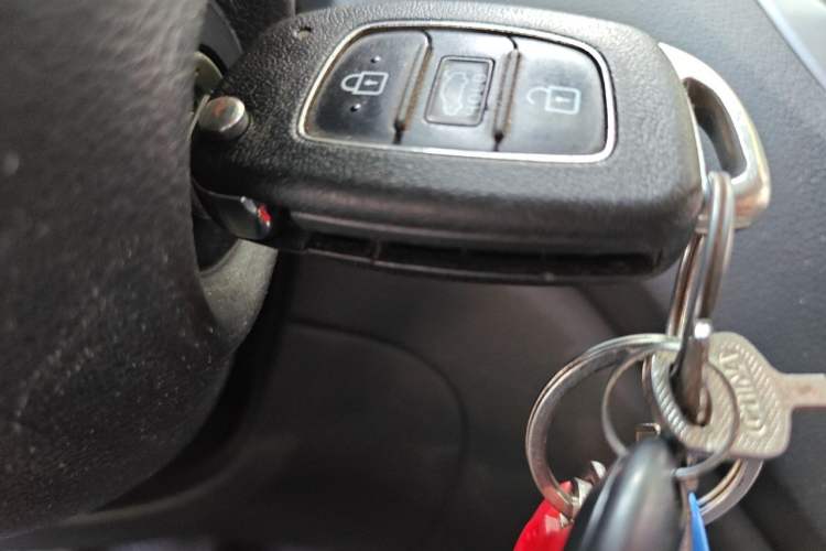 Used Hyundai Verna (new generation) 2016 1.4L Manual Cool Edition GLS Vehicle Key