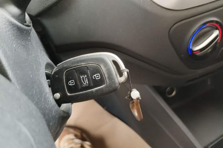 Used Hyundai Verna (new generation) 2016 1.4L Automatic Cool Edition GLS Vehicle Key
