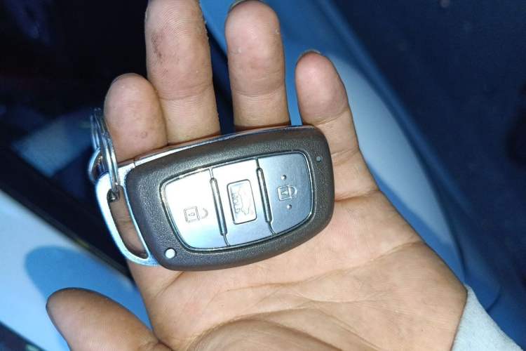 Used Hyundai Verna (new generation) 2016 1.4L Automatic Sport Edition Vehicle Key