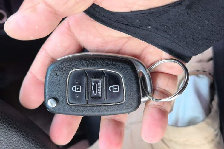 Used Hyundai Verna (new generation) 2016 1.4L Automatic Cool Edition GLS Vehicle Key