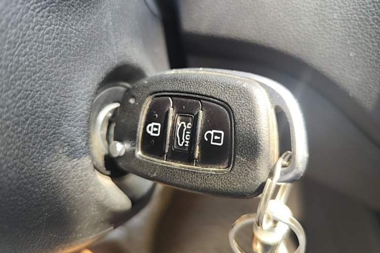Used Hyundai Verna (new generation) 2016 1.4L Manual Cool Edition GLS Vehicle Key