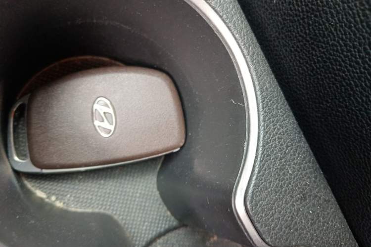 Used Hyundai Verna (new generation) 2016 1.4L Automatic Elite Edition TOP Vehicle Key