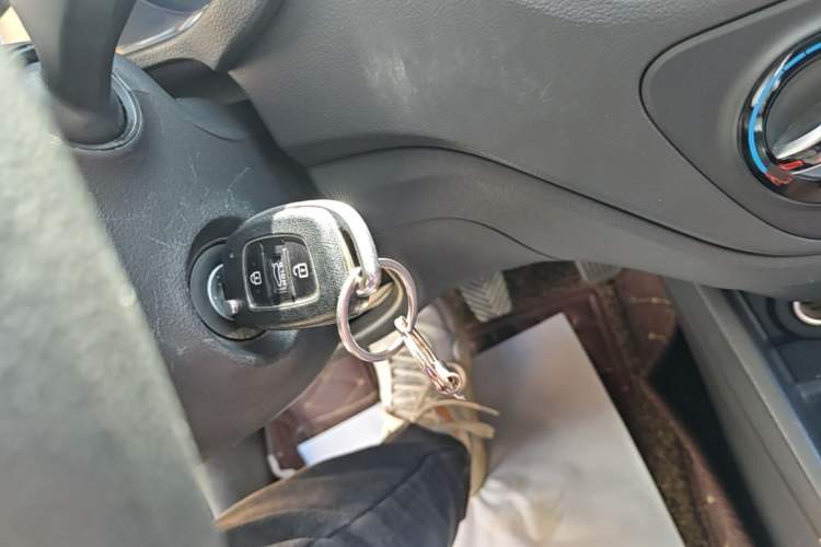 Used Hyundai Verna (new generation) 2016 1.4L Manual Cool Edition GLS Vehicle Key