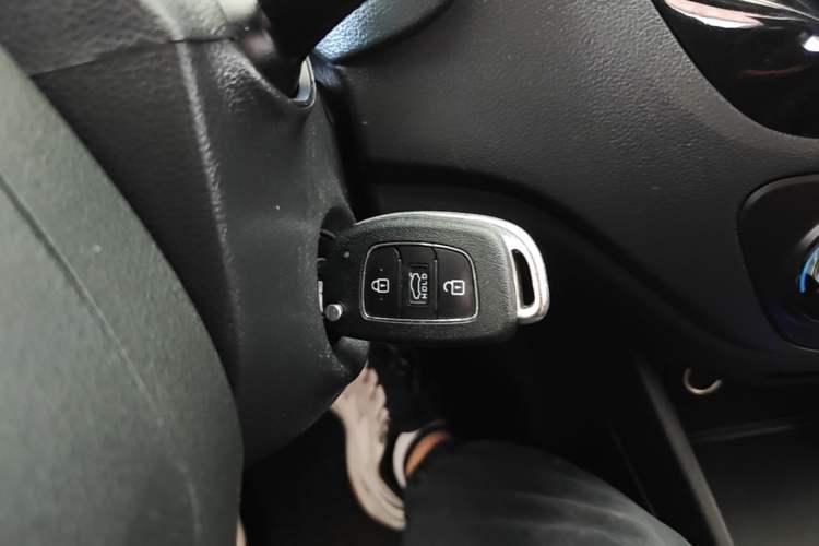 Used Hyundai Verna (new generation) 2016 1.4L Automatic Cool Edition GLS Vehicle Key