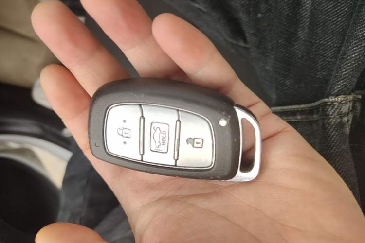 Used Hyundai Verna (new generation) 2016 1.4L Automatic Sport Edition Vehicle Key