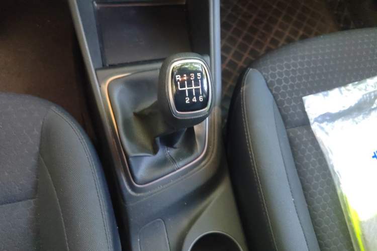 Used Hyundai Verna (new generation) 2020 1.4L Manual GLS Cool Edition Gear Lever