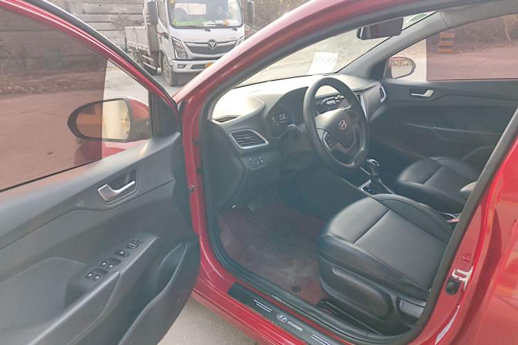 Used Hyundai Verna (new generation) 2020 1.4L CVT GLS Cool Edition Driver Seat