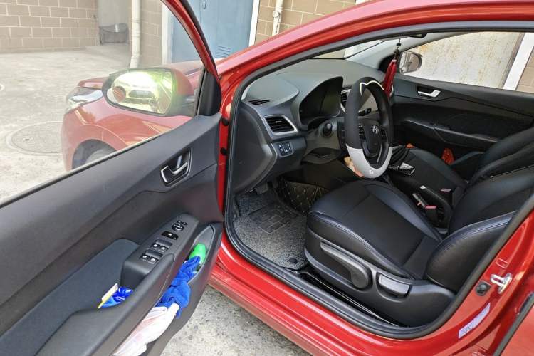 Used Hyundai Verna (new generation) 2020 1.4L CVT GLS Cool Edition Driver Seat