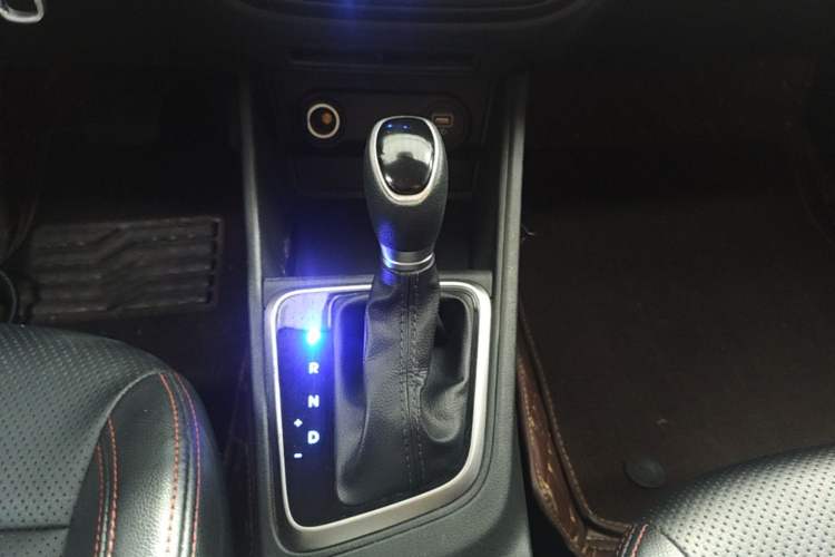 Used Hyundai Verna (new generation) 2020 1.4L CVT GLS Cool Edition Gear Lever