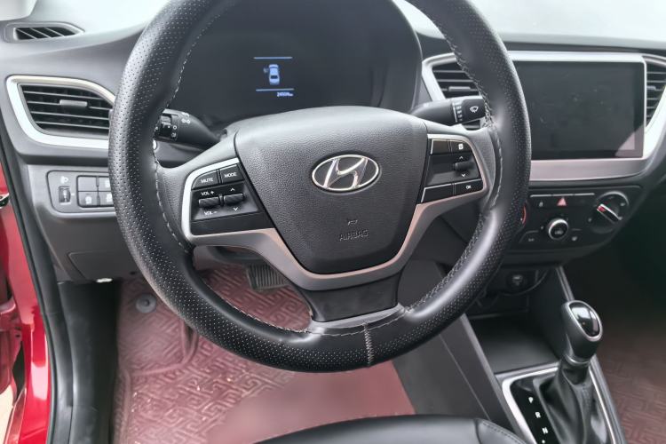 Used Hyundai Verna (new generation) 2020 1.4L CVT GLS Cool Edition Interior 4