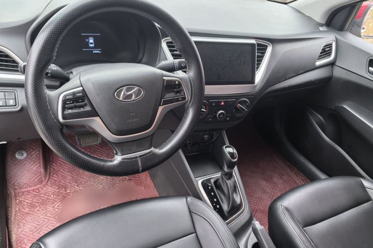 Used Hyundai Verna (new generation) 2020 1.4L CVT GLS Cool Edition Interior 5