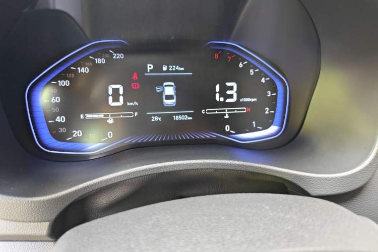 Used Hyundai Verna (new generation) 2020 1.4L CVT GLS Cool Edition Odometer Close Up