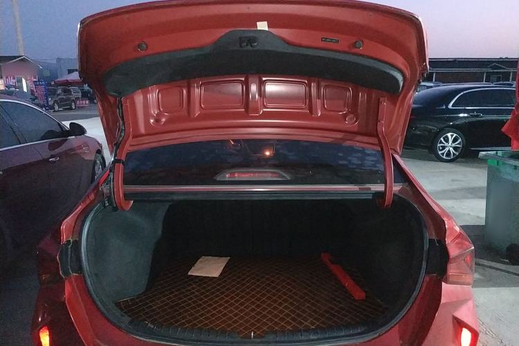 Used Hyundai Verna (new generation) 2020 1.4L CVT GLS Cool Edition Trunk