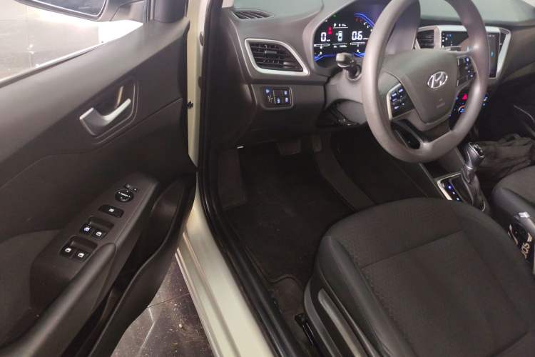 Used Hyundai Verna (new generation) 2020 1.4L CVT TOP Elite Edition Driver Seat