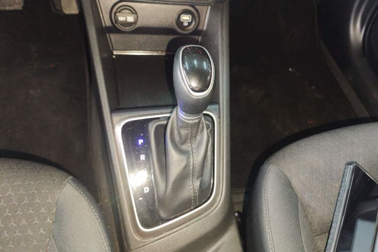Used Hyundai Verna (new generation) 2020 1.4L CVT TOP Elite Edition Gear Lever