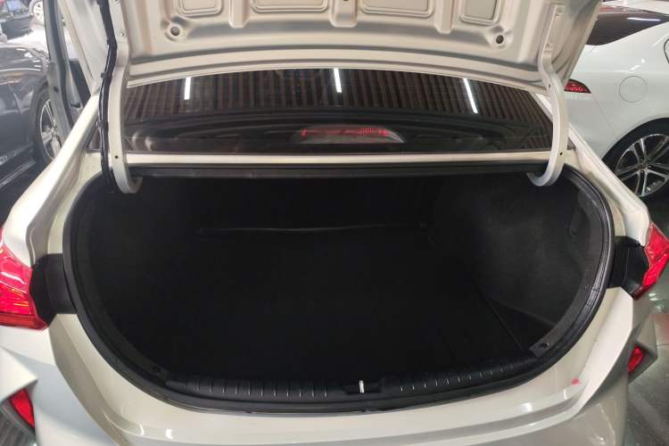 Used Hyundai Verna (new generation) 2020 1.4L CVT TOP Elite Edition Trunk