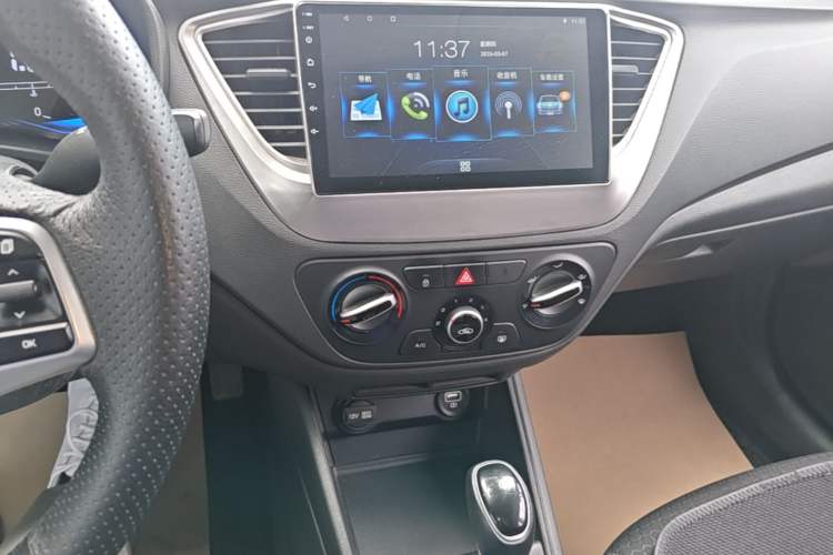 Used Hyundai Verna (new generation) 2020 1.4L CVT GLS Cool Edition Audio And AC Panel