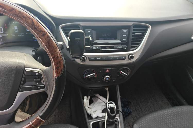 Used Hyundai Verna (new generation) 2020 1.4L CVT GLS Cool Edition Audio And AC Panel