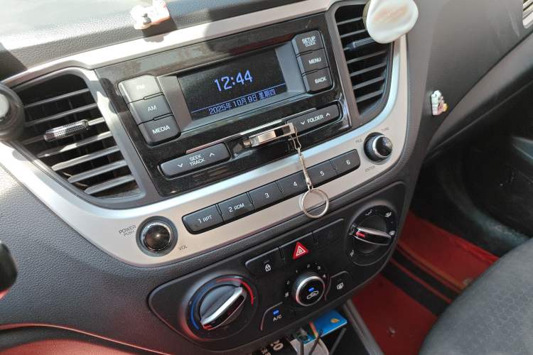 Used Hyundai Verna (new generation) 2020 1.4L Manual GLS Cool Edition Audio And AC Panel