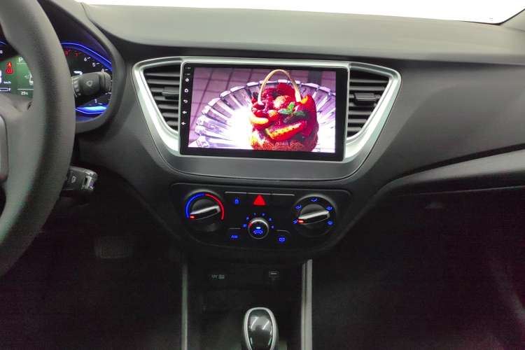 Used Hyundai Verna (new generation) 2020 1.4L CVT GLS Cool Edition Audio And AC Panel