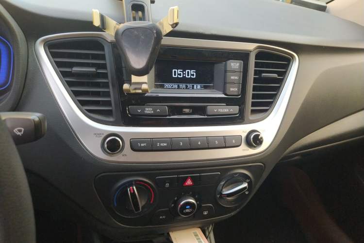 Used Hyundai Verna (new generation) 2020 1.4L Manual GLS Cool Edition Audio And AC Panel
