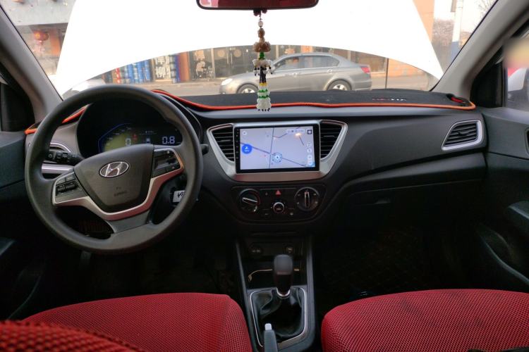 Used Hyundai Verna (new generation) 2020 1.4L Manual GLS Cool Edition Center Console