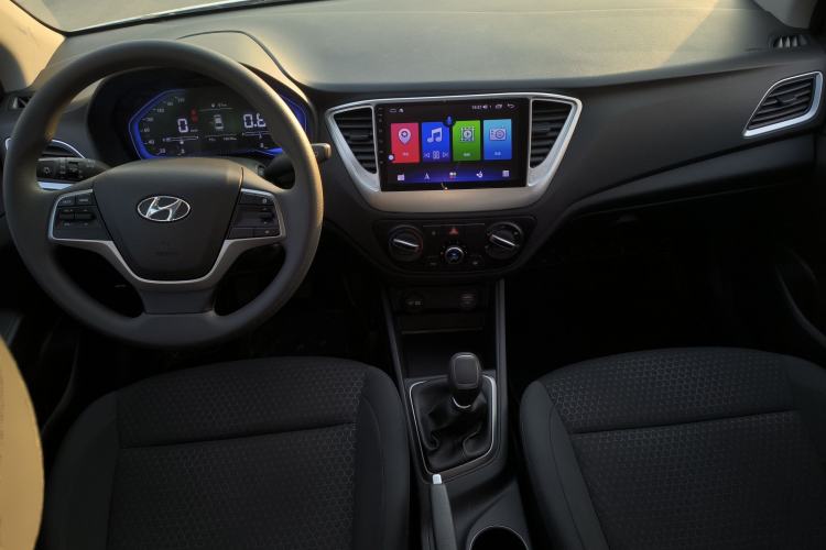 Used Hyundai Verna (new generation) 2020 1.4L Manual GLS Cool Edition Center Console