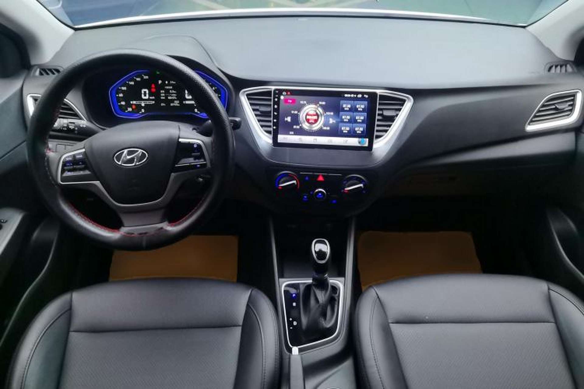 Used Hyundai Verna (new generation) 2020 1.4L CVT GLS Cool Edition Center Console