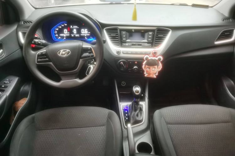Used Hyundai Verna (new generation) 2020 1.4L CVT GLS Cool Edition Center Console