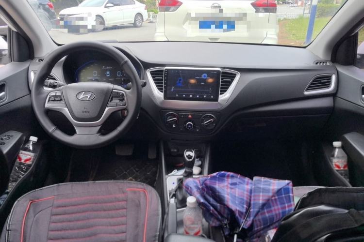 Used Hyundai Verna (new generation) 2020 1.4L CVT GLS Cool Edition Center Console