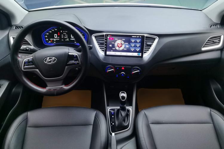 Used Hyundai Verna (new generation) 2020 1.4L CVT GLS Cool Edition Center Console