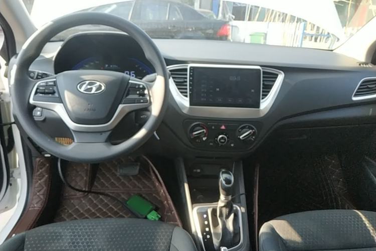 Used Hyundai Verna (new generation) 2020 1.4L CVT TOP Elite Edition Center Console