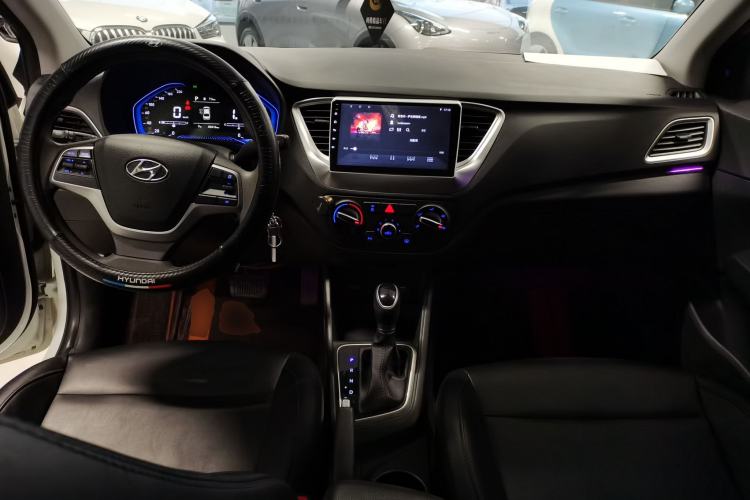 Used Hyundai Verna (new generation) 2020 1.4L CVT GLS Cool Edition Center Console