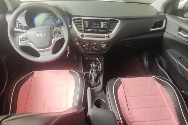 Used Hyundai Verna (new generation) 2020 1.4L CVT GLS Cool Edition Center Console