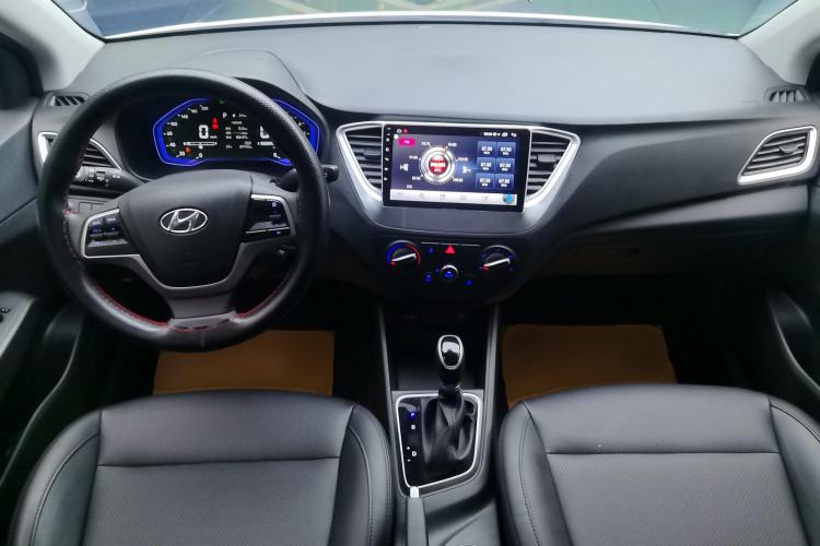 Used Hyundai Verna (new generation) 2020 1.4L CVT GLS Cool Edition Center Console