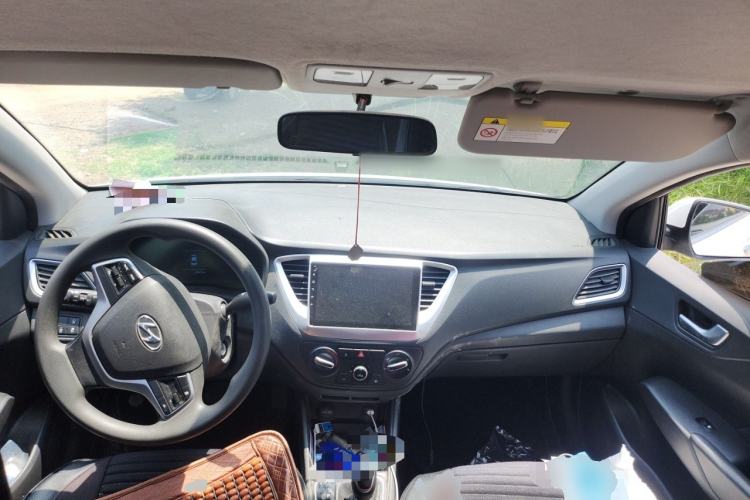 Used Hyundai Verna (new generation) 2020 1.4L CVT GLS Cool Edition Center Console