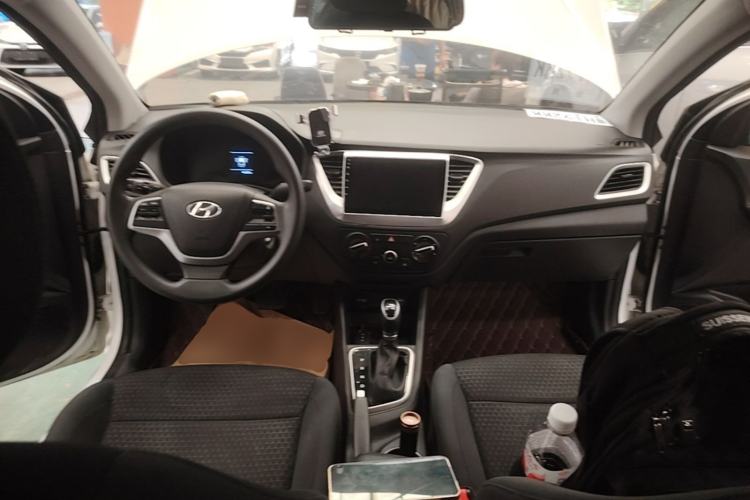 Used Hyundai Verna (new generation) 2020 1.4L CVT GLS Cool Edition Center Console