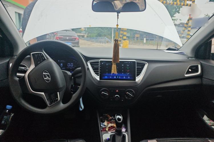 Used Hyundai Verna (new generation) 2020 1.4L CVT GLS Cool Edition Center Console