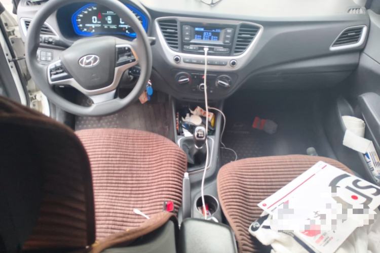 Used Hyundai Verna (new generation) 2020 1.4L Manual GLS Cool Edition Center Console