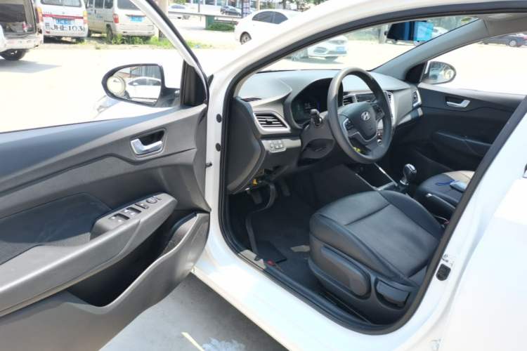 Used Hyundai Verna (new generation) 2020 1.4L Manual GLS Cool Edition Driver Seat