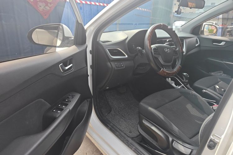 Used Hyundai Verna (new generation) 2020 1.4L CVT GLS Cool Edition Driver Seat