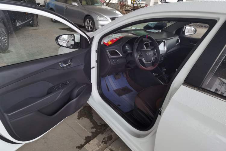 Used Hyundai Verna (new generation) 2020 1.4L CVT GLS Cool Edition Driver Seat